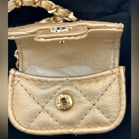 NEW CHANEL MATELASSE COCO MARK YEAR CHAMPAGNE GOLD LAMBSKIN COIN/AIRPODS CASE - Picture 6 of 12